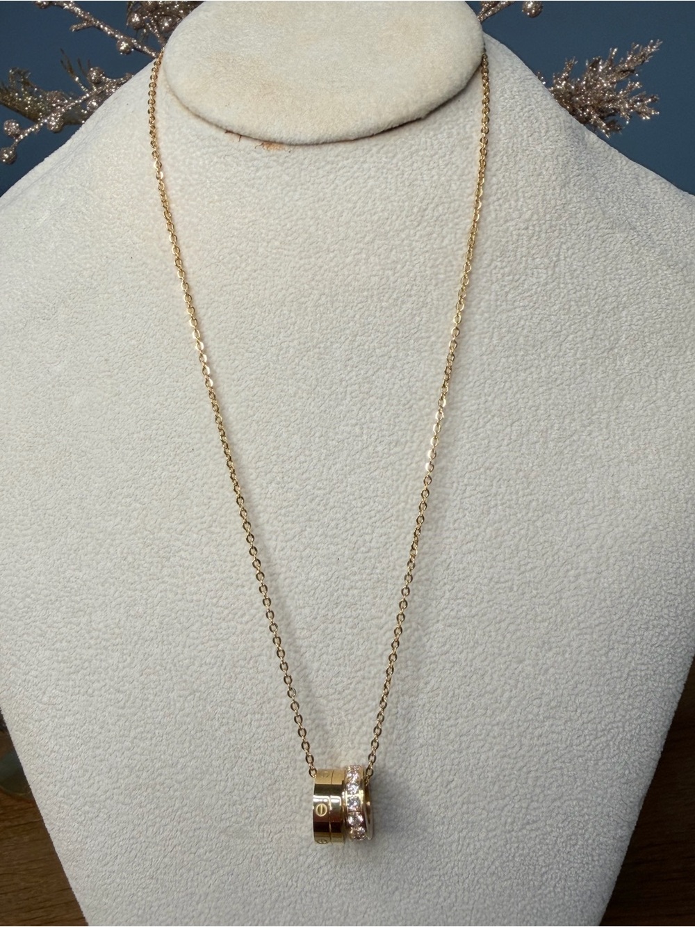 Gold-Plated Circular Pendant Necklace with Rhinestones